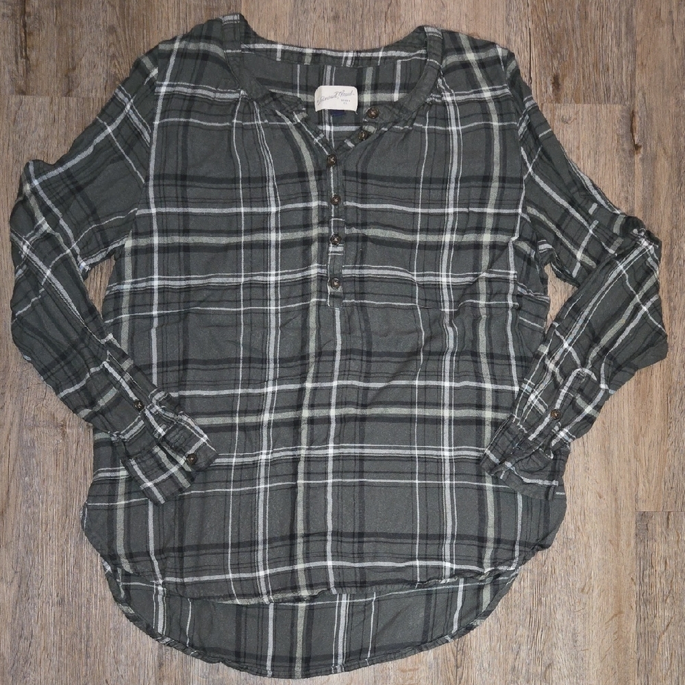 Universal Thread Green Plaid Button-Down Shirt